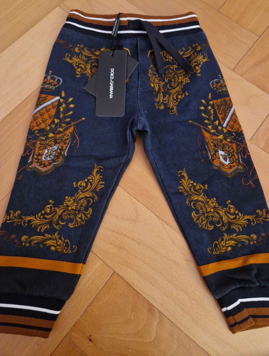 Dolce & Gabbana Pantaloni: Dolce & Gabbana 18m / 86 cm. New with tags – Nuovo e nell'imballaggio originale da Zürich venduto da ale_jt9y