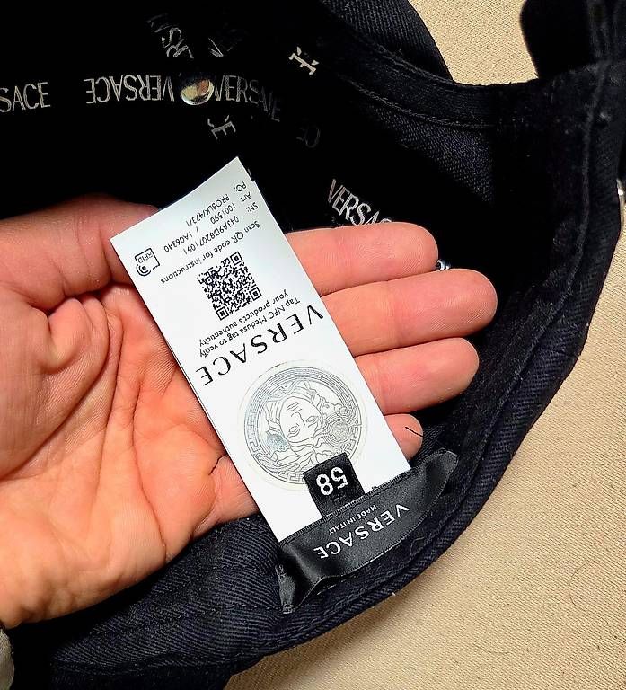 Versace Sonstige Kleidung & Accessoires: Versace Kappe original – Gebraucht aus Niederhasli von ee1308 3