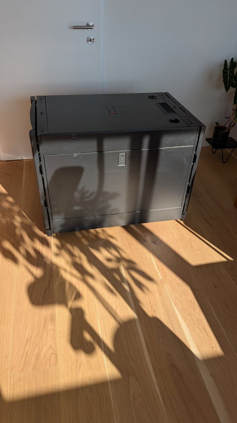 Apc Racks & Supports: APC NetShelter SX AR3003 12HE Serverschrank / Netzwerkschran – D'occasion à Bonstetten par introwertyk 2
