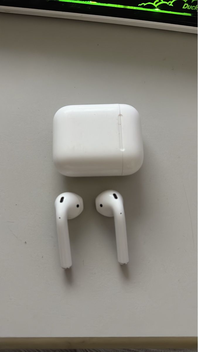 Apple Cuffie: Apple AirPods  – Difettoso da Olten venduto da HoYa01