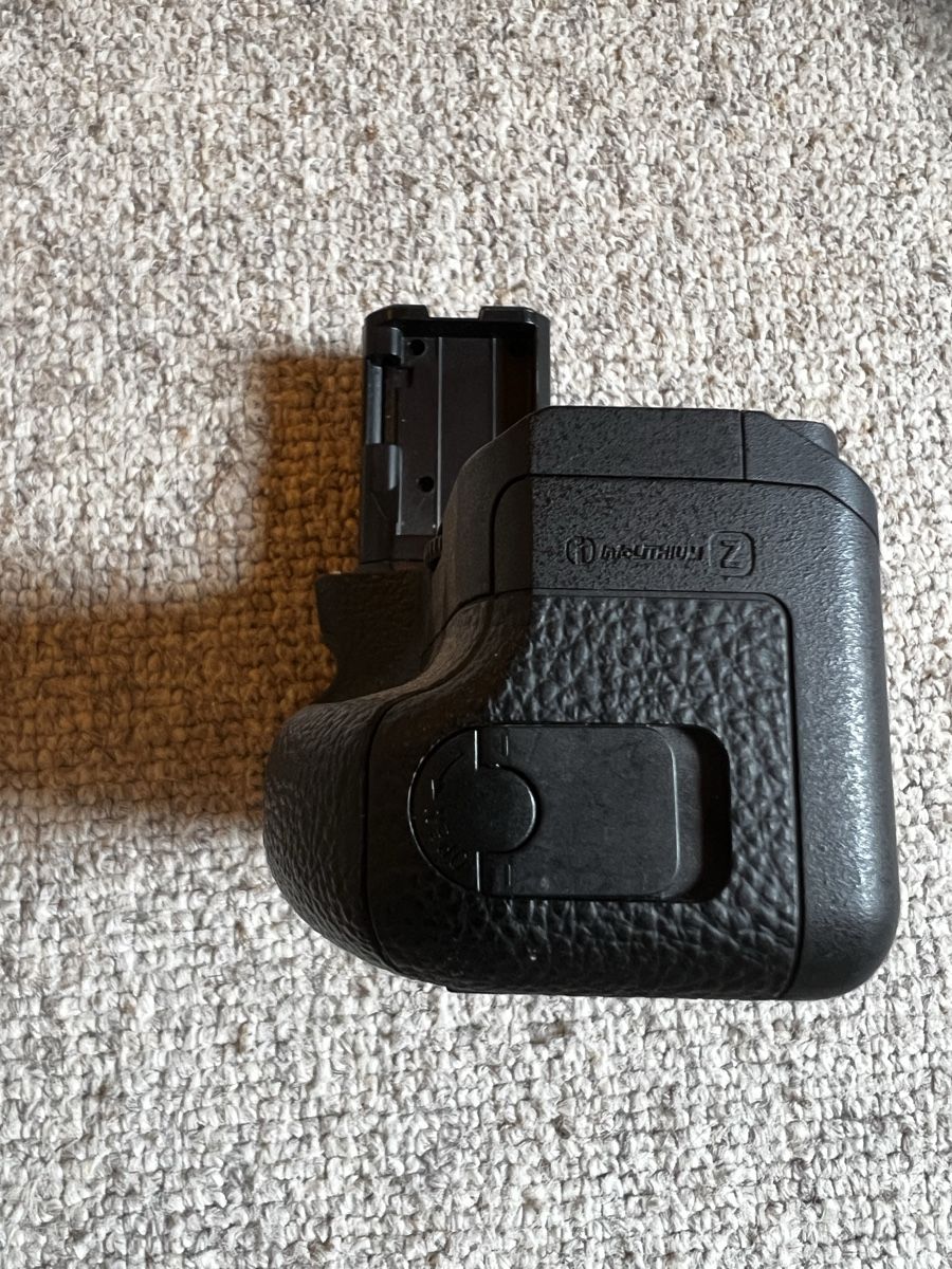 Sony Fotocamera: Poignée d’alimentation pour alpha 7 – Usato da Blonay venduto da luc_h57y 1