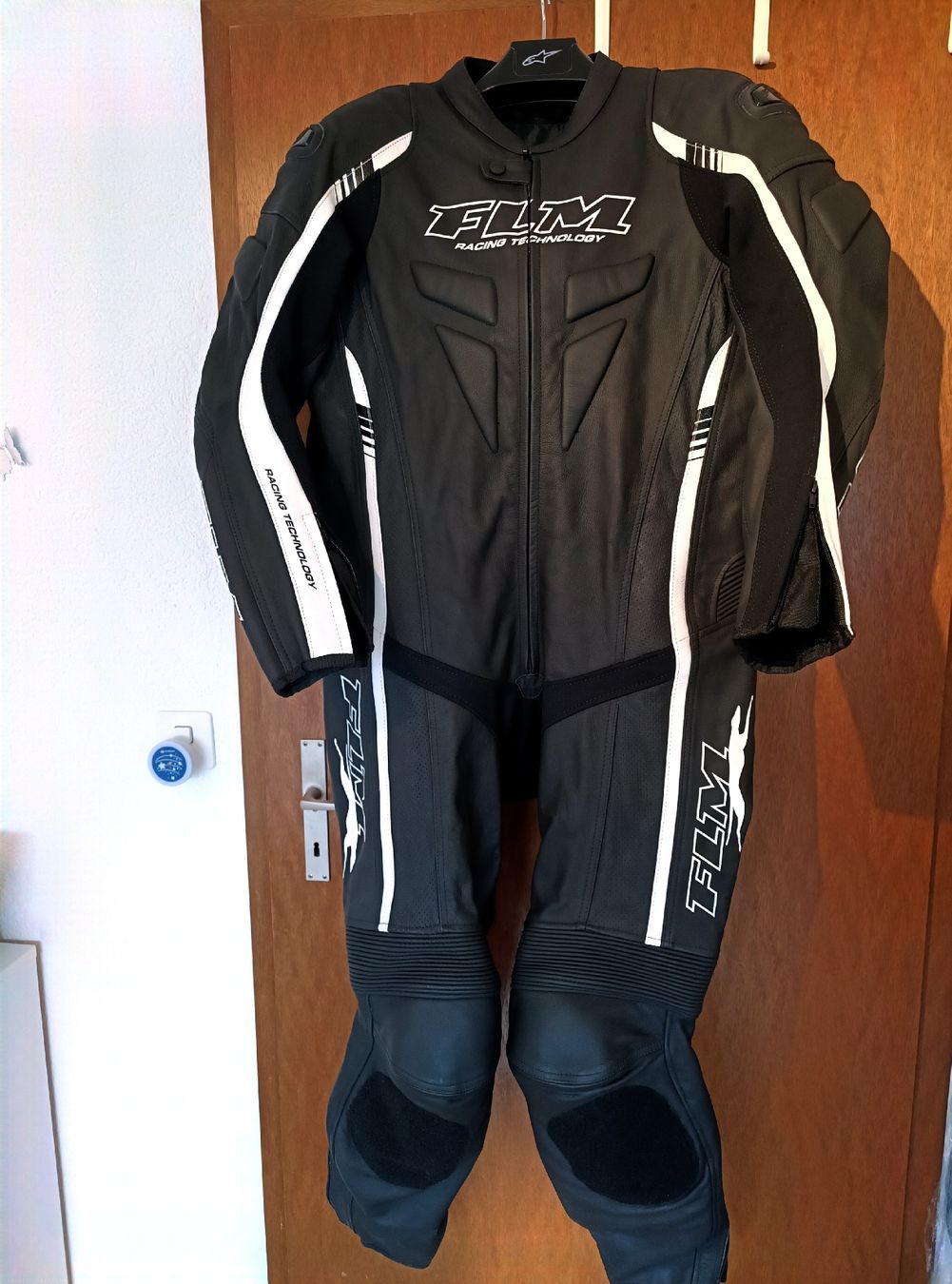 FLM Costumes: FLM Lederkombi – Neuf avec emballage d'origine à Busswil BE par B_sZ