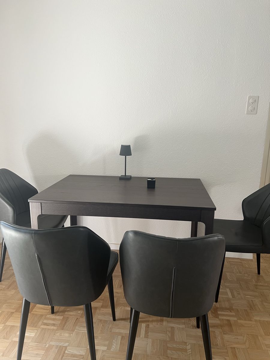 Sedie: 4er Set Esszimmerstühle, Kunstleder grau, modern, top – Usato da St. Gallen venduto da Jannick_