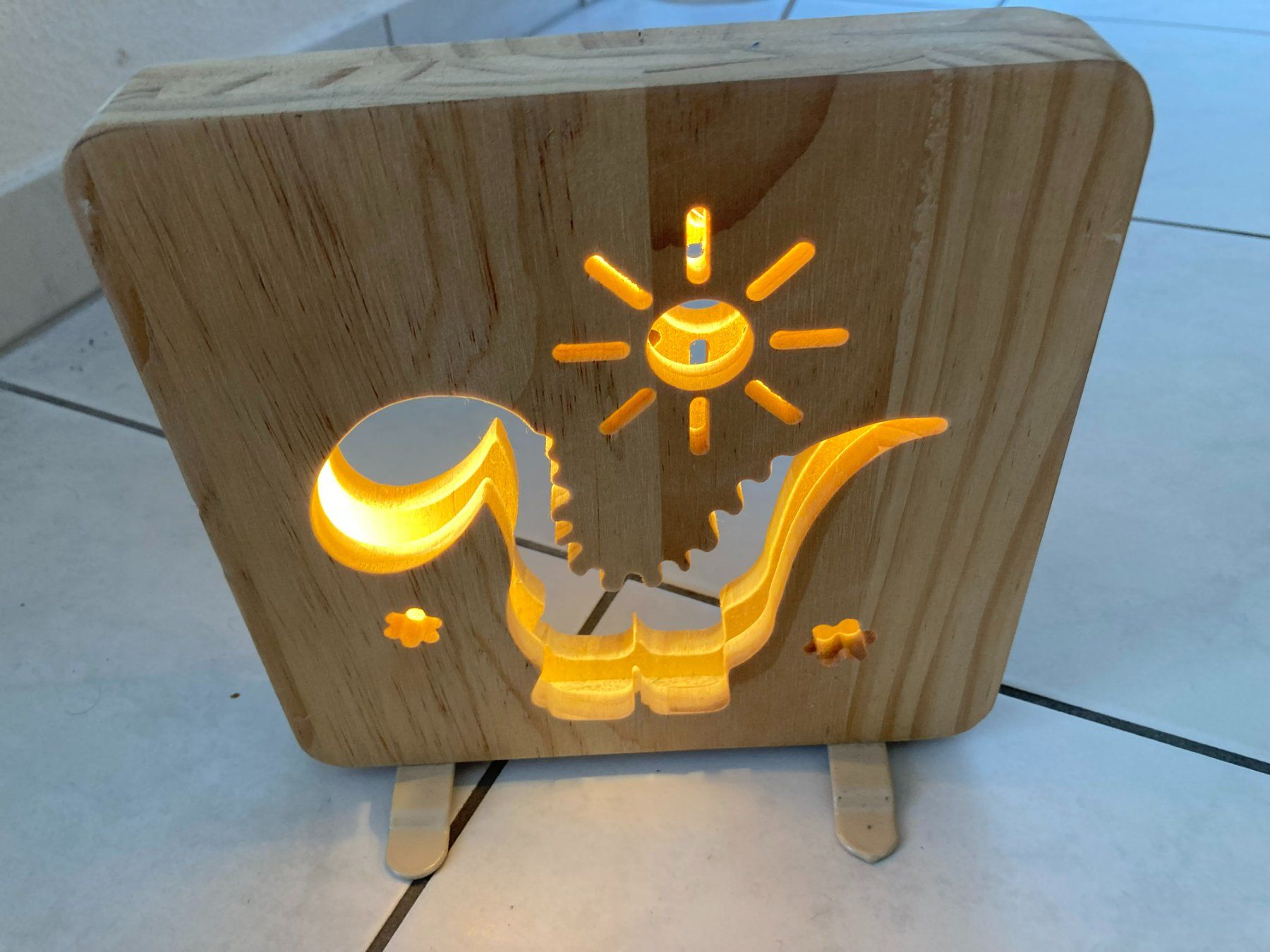 Lampade: Holzlampe LED-Nachtlicht "Dino" – Usato da Muttenz venduto da Juvenile33 7