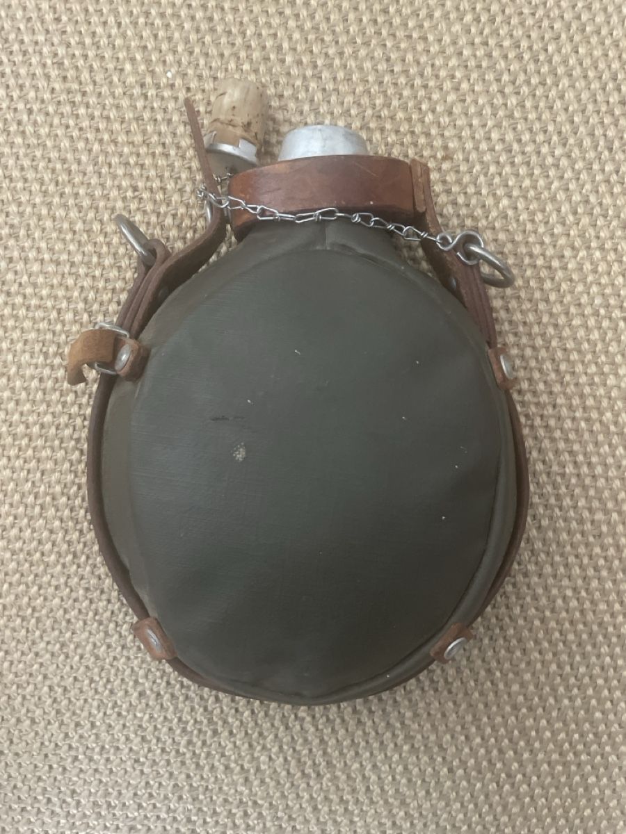 Schweizer Armee Attrezzatura & Pezzi di ricambio: Antike Feldflasche Militär Schweiz – Usato da Winterthur venduto da cheerio97