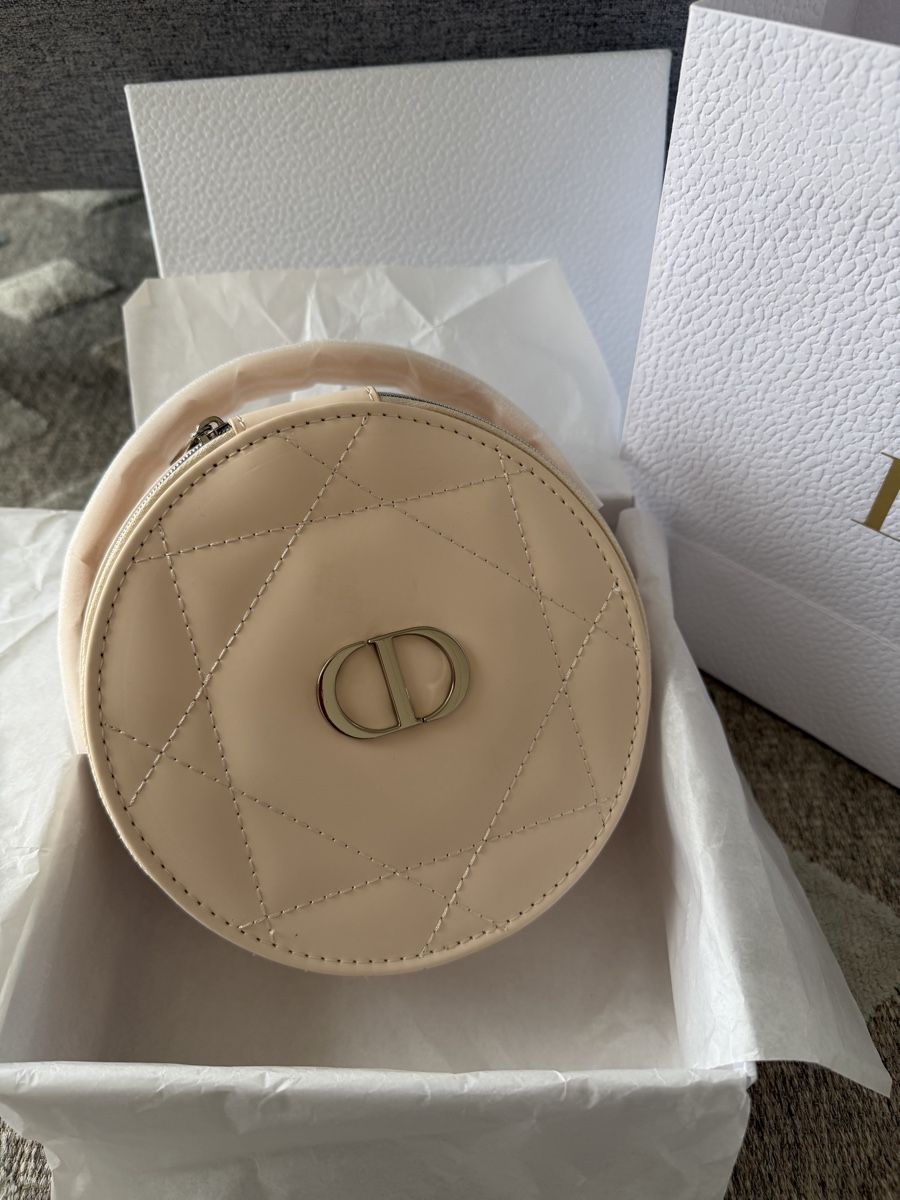 Dior Custodie per cosmetici: Dior Round Cannage Vanity Bag – Nuovo e nell'imballaggio originale da Luzern venduto da doj_t68f 1