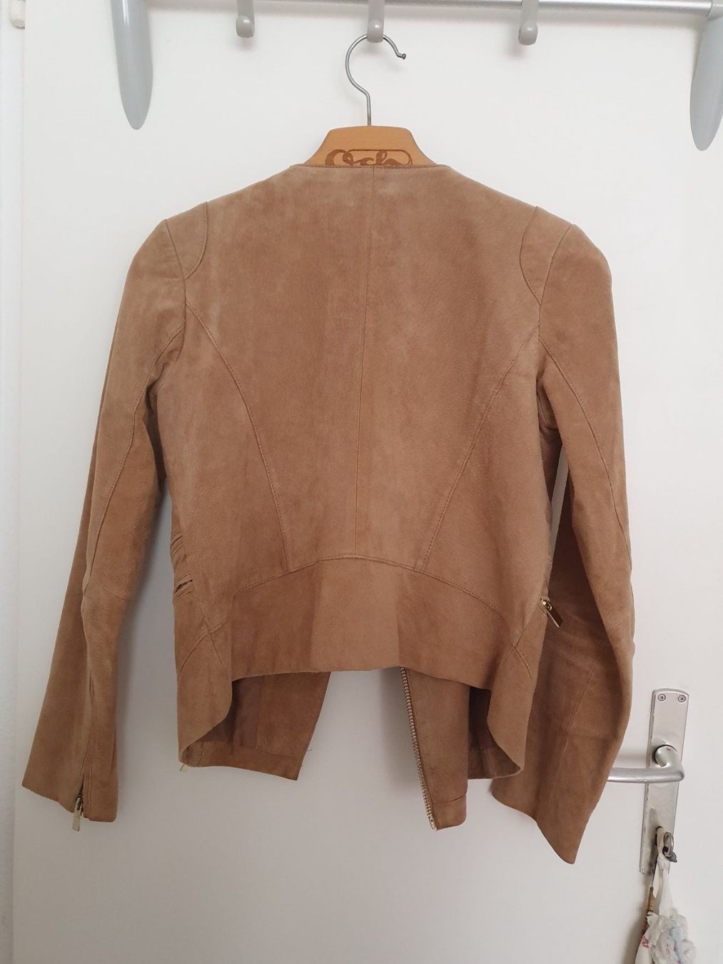 Giacche: Wunderschöne MAX Wildlederjacke mit goldenen Verschlüssen, S – Usato da Zürich venduto da natalos 1