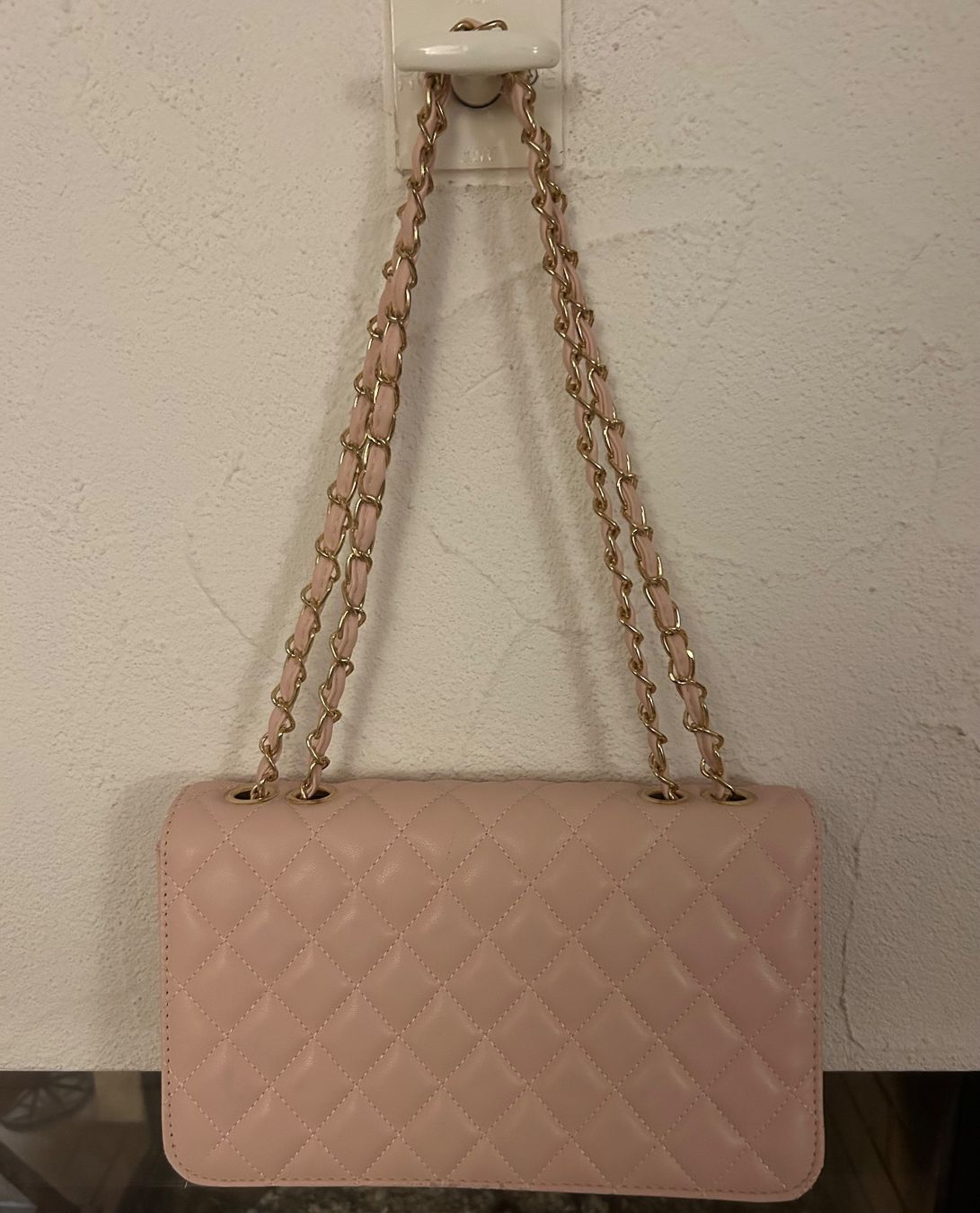 Borse da donna: Rosa Handtasche mit goldener Kette – Usato da Oberkulm venduto da angela_05 2