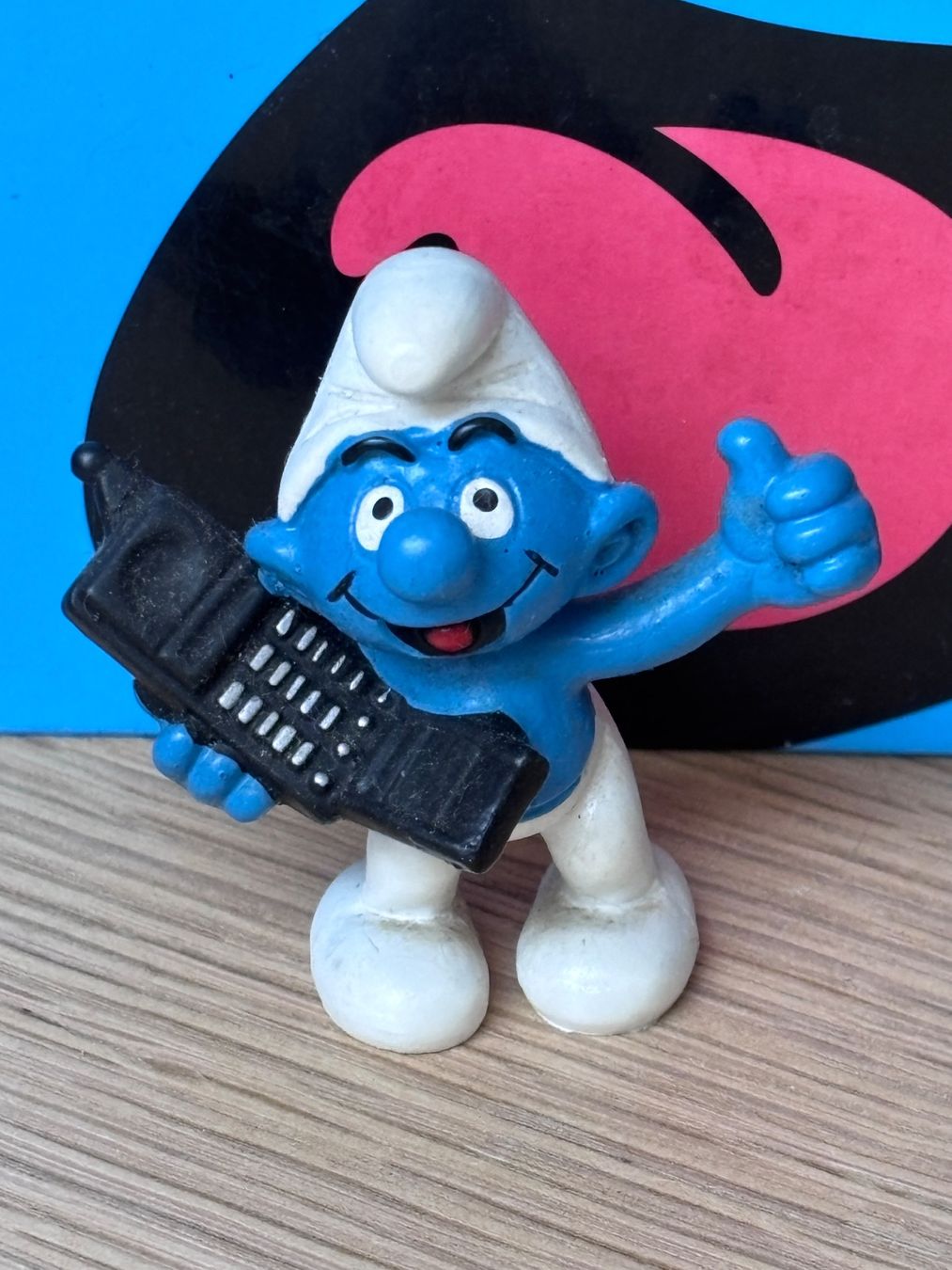 Schleich Statuette: Schlumpf mit Telefon / Handy – Usato da Lyss venduto da Duckszone