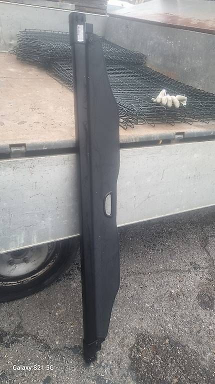 Tutti pezzi di ricambio auto: Couverture coffre mercedes class G – Usato da Corsier-sur-Vevey venduto da hel_lvr5