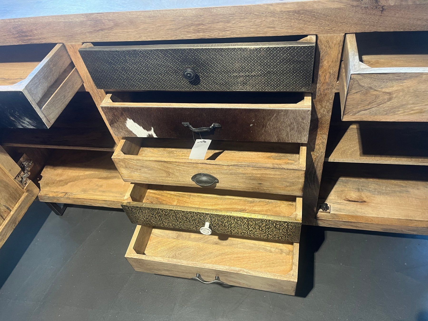 Commodes: Unikat- Sideboard "Ethno 2" – Neuf (Voir description) à Kloten par bilgeri01 6