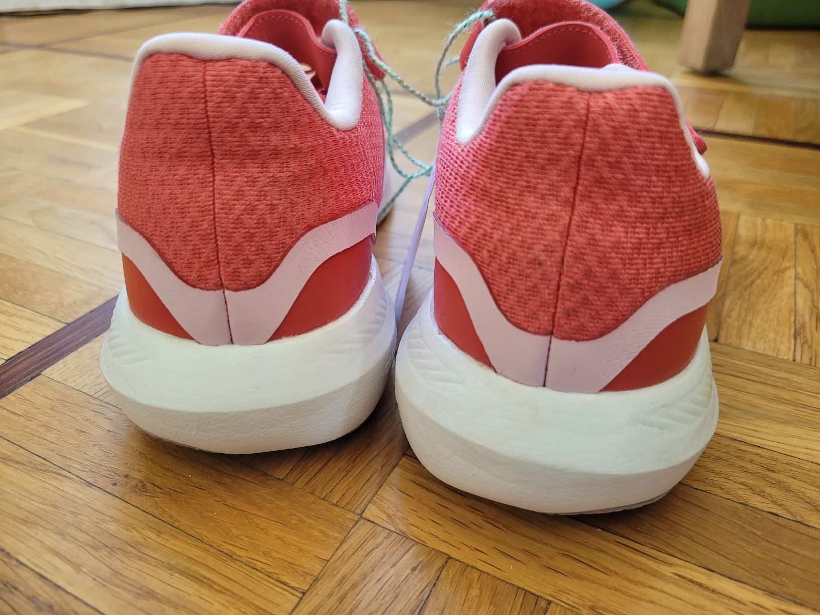 Adidas Damenschuhe: Sneaker Turnschuhe Adidas Gr. 38 – Gebraucht aus Genève von inu_ln6m 2