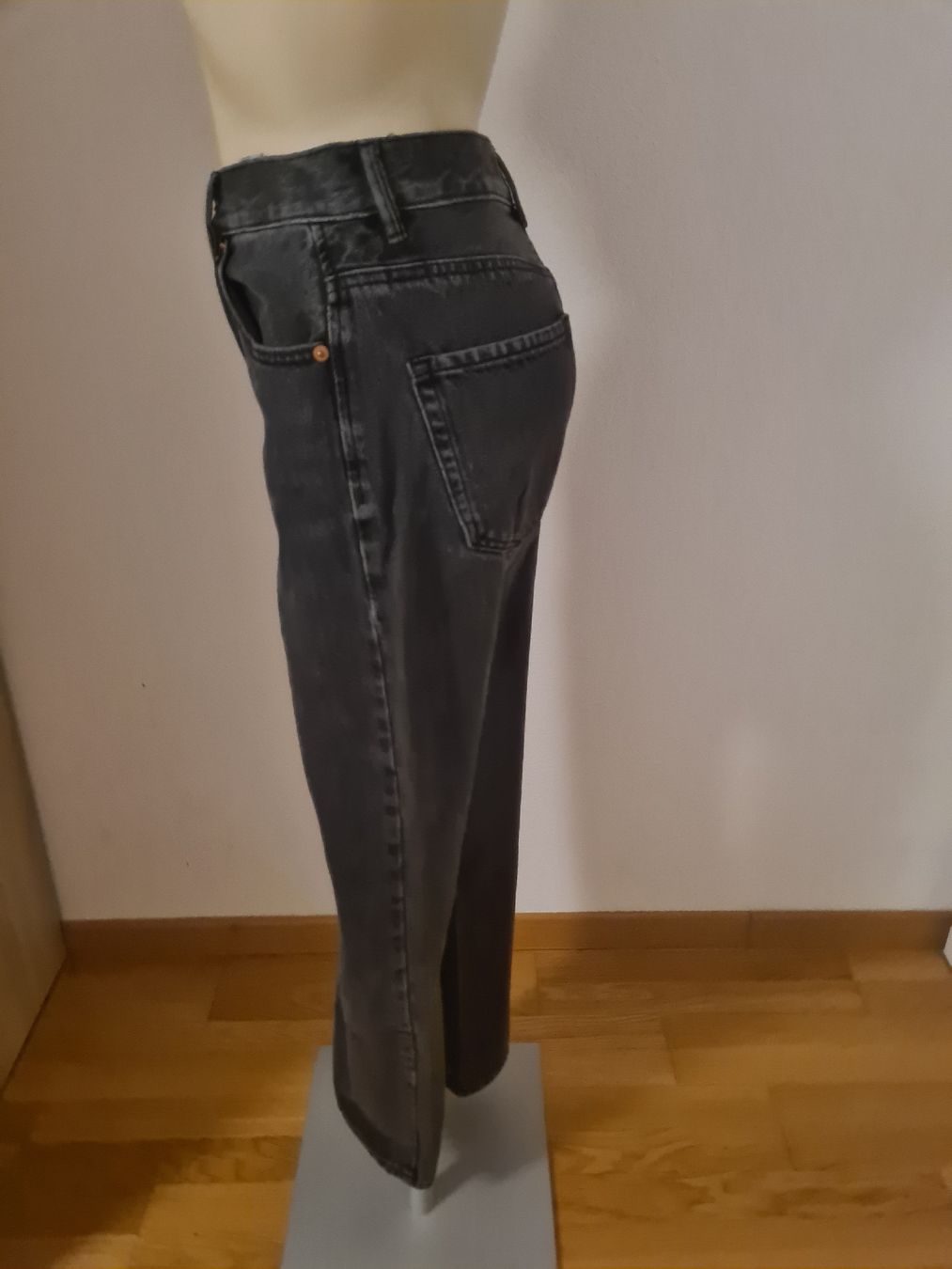 Stradivarius Jeans: Jeans von Stradivarius – Usato da Luzern venduto da asmele2 1