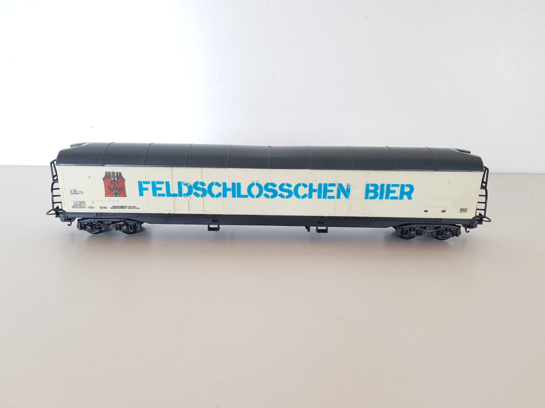 Lima Modellini di ferrovie: Lima Feldschlösschen Bier Wagen H0/ HO Modelbahn Güterwagen – Usato da Bassersdorf venduto da retrolab