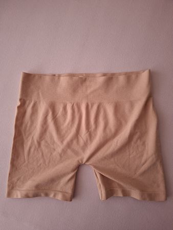 Damen Radler Shorts nahtlos Beige Grösse M/L neuwertig