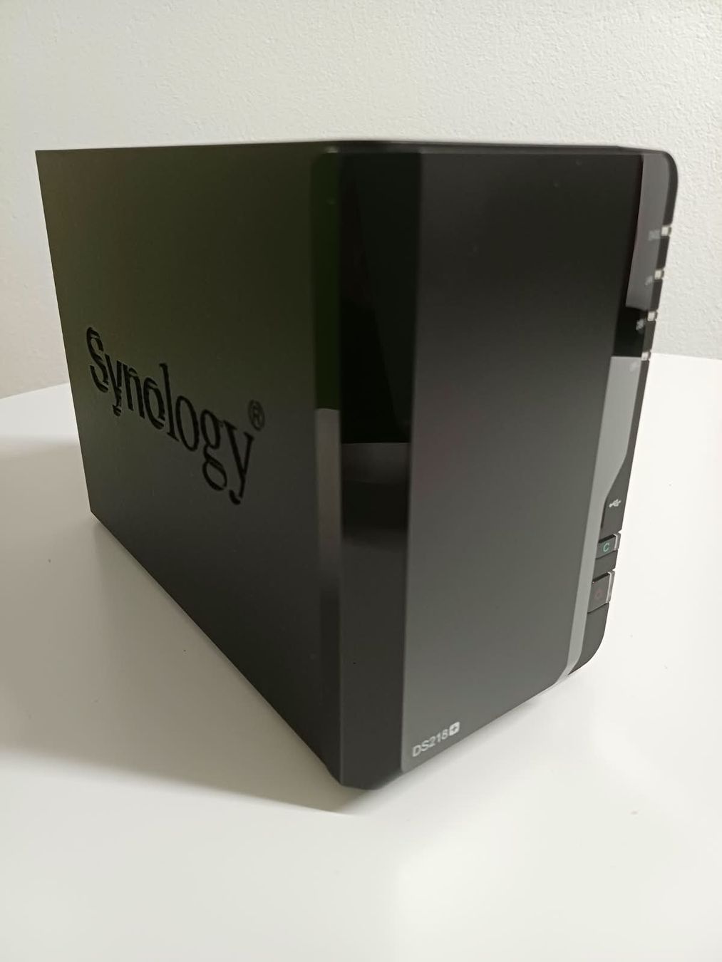 Synology Server: NAS Synology DS218+ + 2 disques Western Digital Red Pro 2TB – Usato da St-Imier venduto da Yves-Astria 1