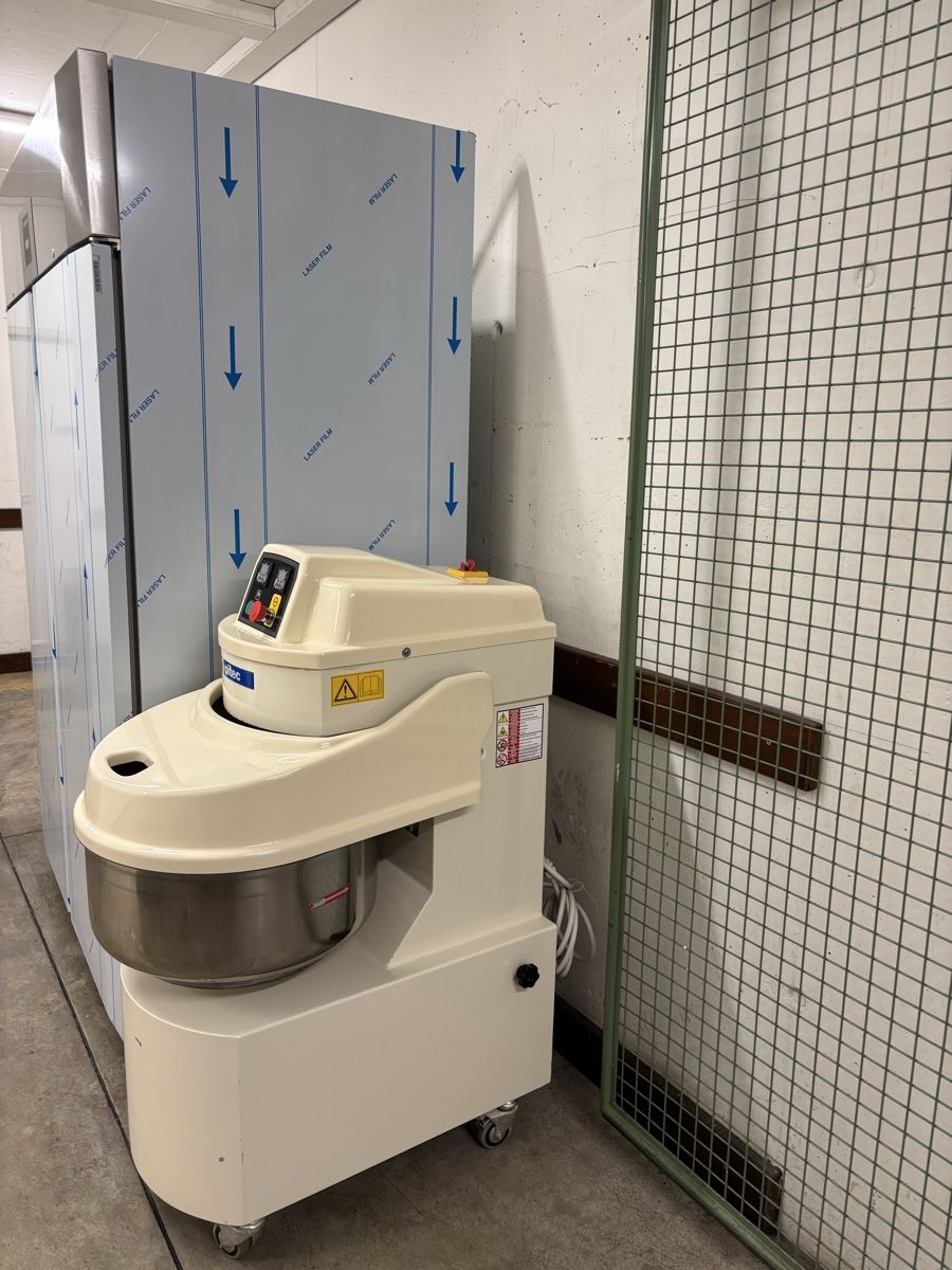 Elettrodomestici da cucina: Tiefkühler und Teigmaschine  – Usato da Dietikon venduto da dia_y8y5 5