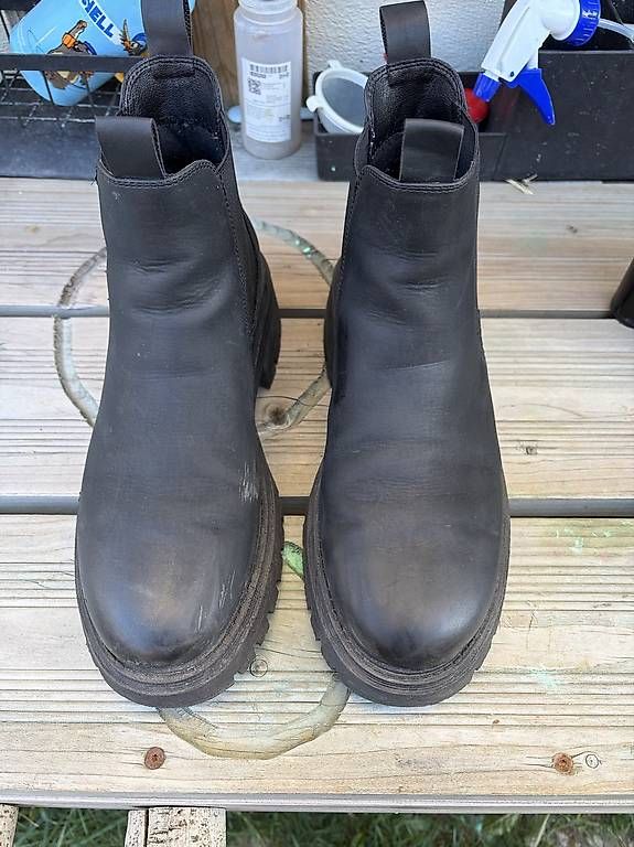 Scarpe da uomo: Schuhe Grösse 41 – Usato da Tumegl/Tomils venduto da tiger358
