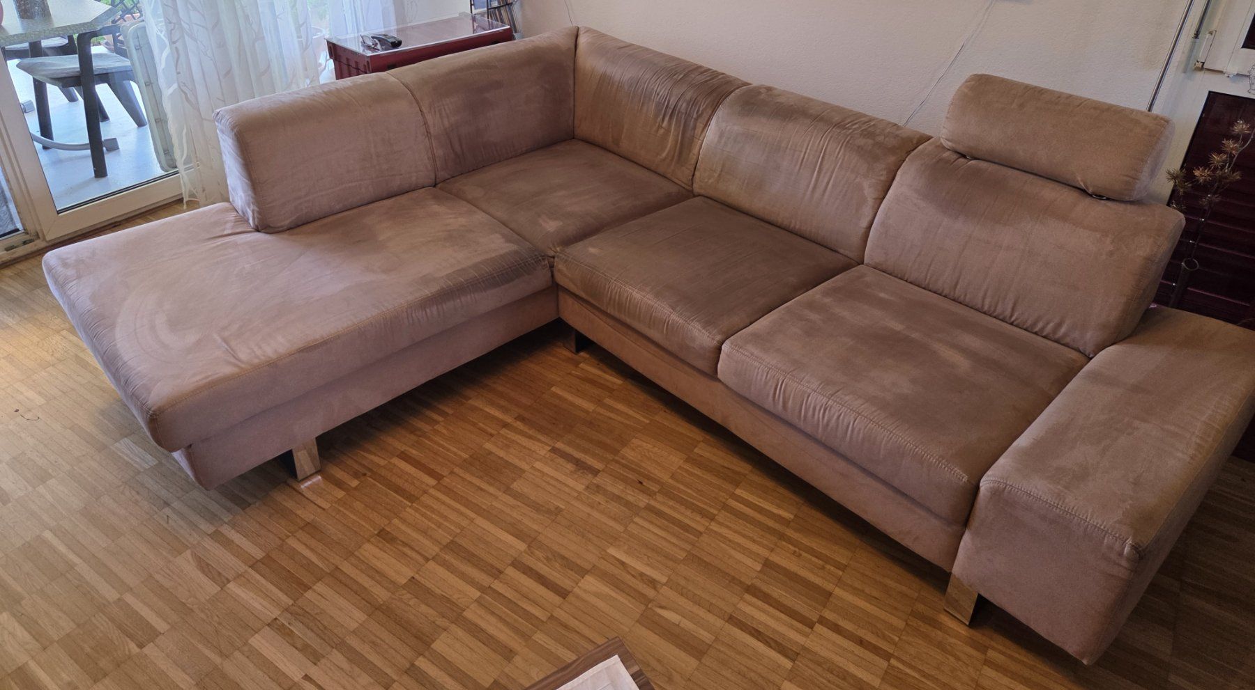 Sofas: Hochwertige Eckcouch / Sofagarnitur in Beige inkl. Hocker – Gebraucht aus Möhlin von Azbi 2