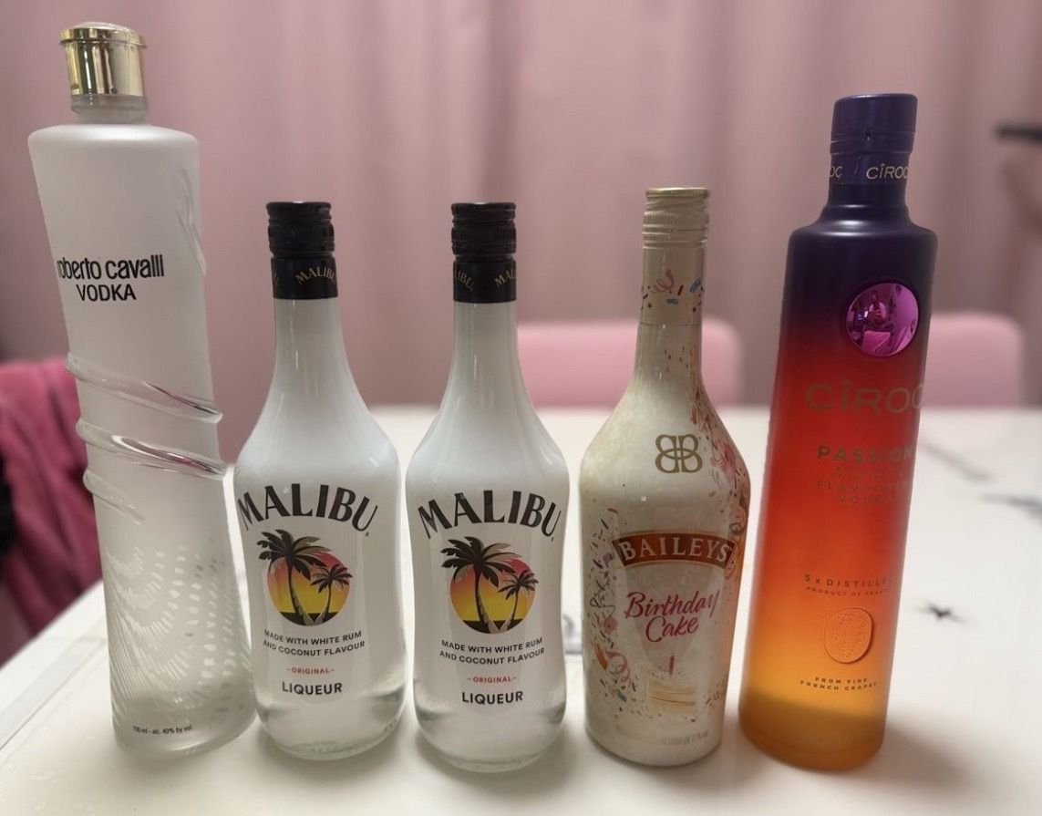 Malibu Spiritueux: 2 Vodka, 2 Malibu 1 Baileys – Neuf avec emballage d'origine à monte carasso par Chanel82