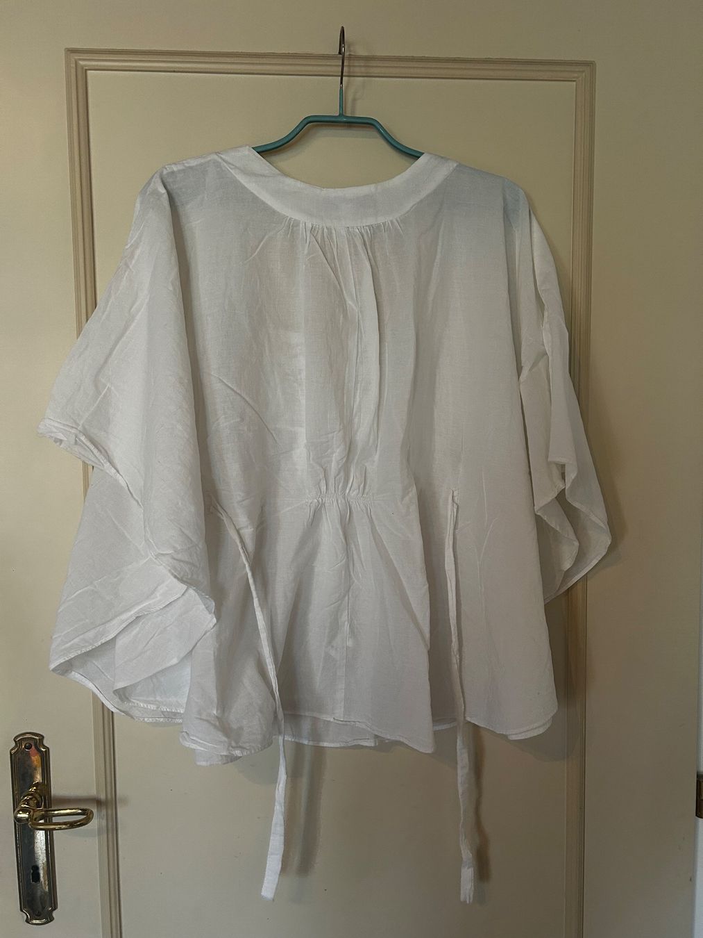 Tops: Blouse / Haut blanc – D'occasion à Bernex par joe_6dn9 1