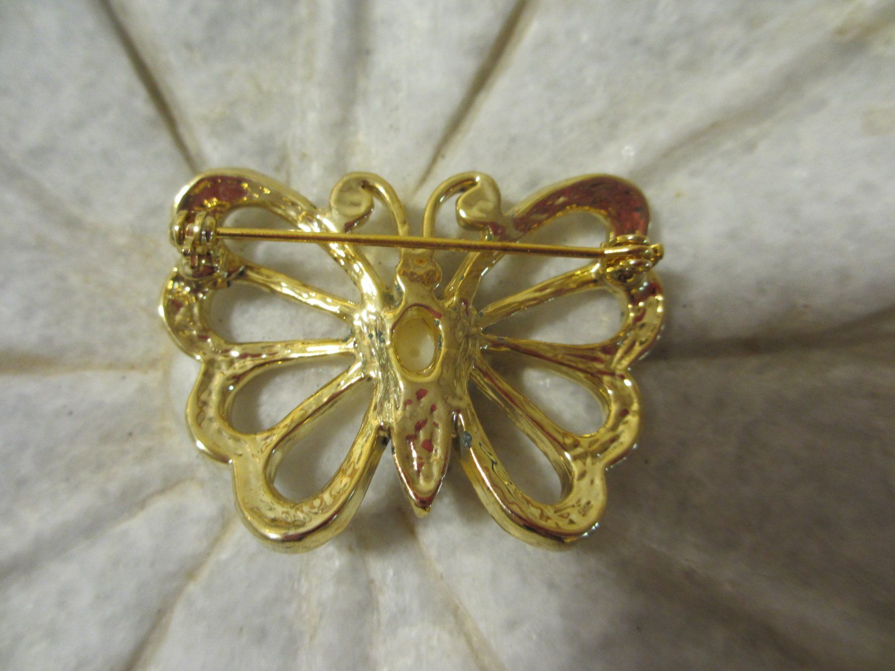 Spille & Fermagli: Goldfarbene Vintage Brosche Schmetterling mit Perle – Nuovo (secondo la descrizione) da Herisau venduto da fan_h9qj 1
