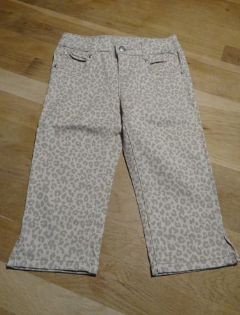 7/8 Sommerhose Gr. 140, im Bund verstellbar, nie getragen