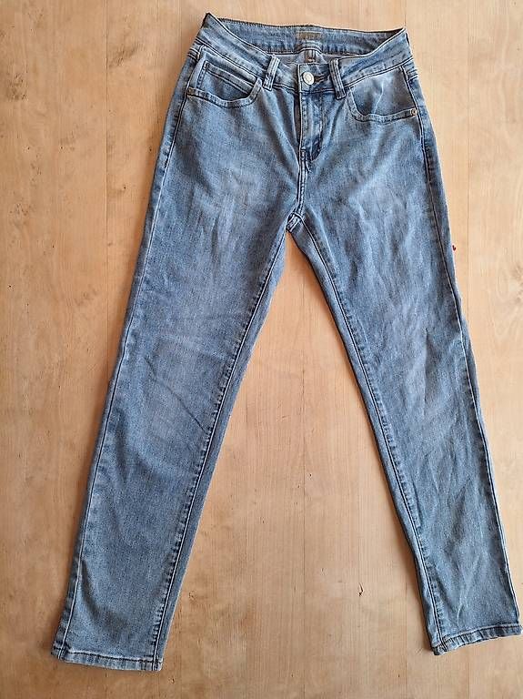 Jeans: Jeans Gr.34 mit Elasthan – Usato da Seewis-Dorf venduto da GAGAGAGSGAGA