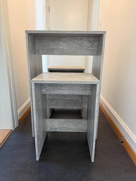 Tische: Bartisch mit 2 Hocker – Gebraucht aus St. Gallen von mar_c29s