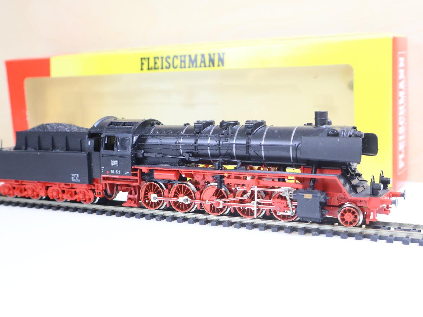 Fleischmann Modelleisenbahnen: Fleischmann grosse Dampflok BR 50 - H0 DC 4805 – Gebraucht aus Winterthur von Monstera