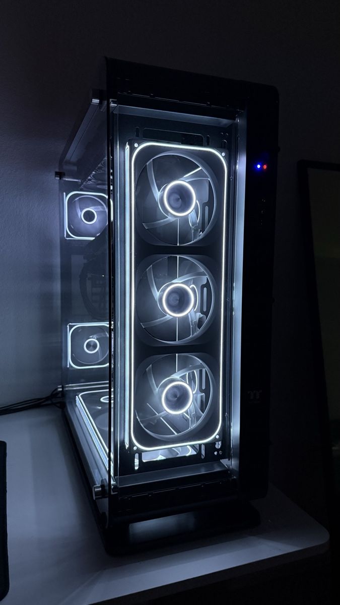PC: Gaming PC - RTX 5070Ti / Ryzen 9800X3D – Nuovo (secondo la descrizione) da Oetwil am See venduto da kev_57qr 2