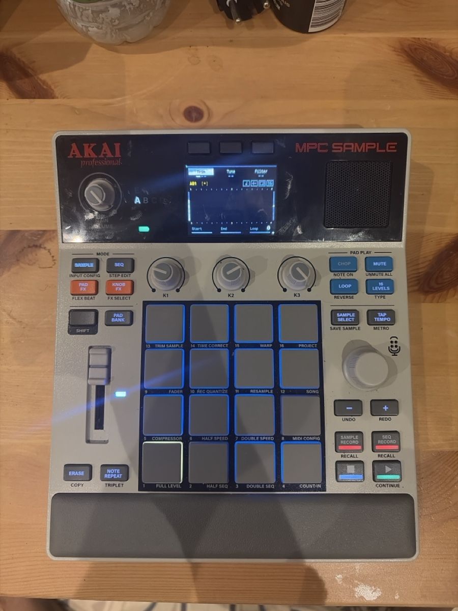 Akai Strumenti musicali: Akai MPC Sample Music Sampler Used Condition – Nuovo (secondo la descrizione) da Lausanne venduto da doa_nc5v