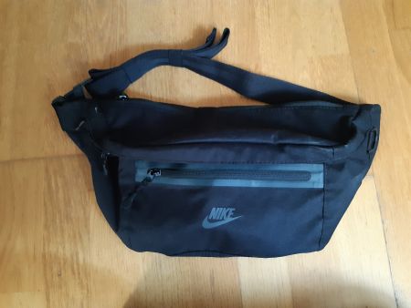 Neue Nike Bauch-/Umhängetasche