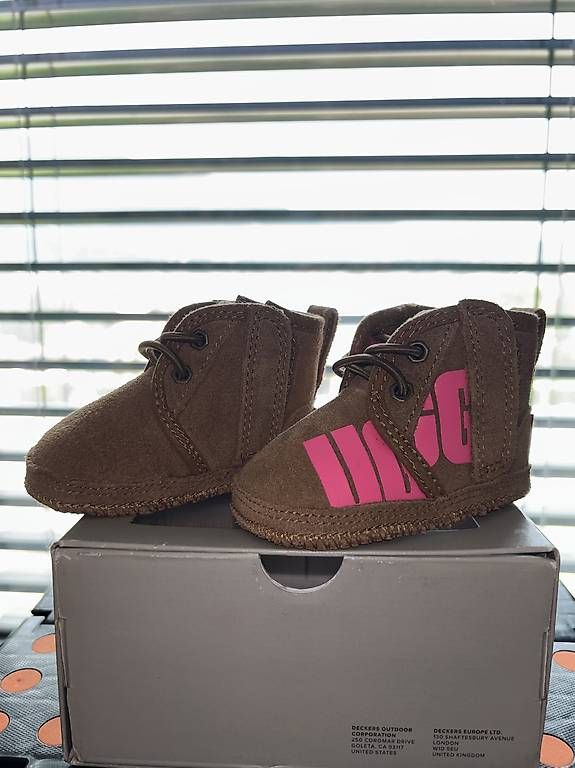 Chaussures garçon: Scarponcino UGG – D'occasion à Mendrisio par Nikolas282 2