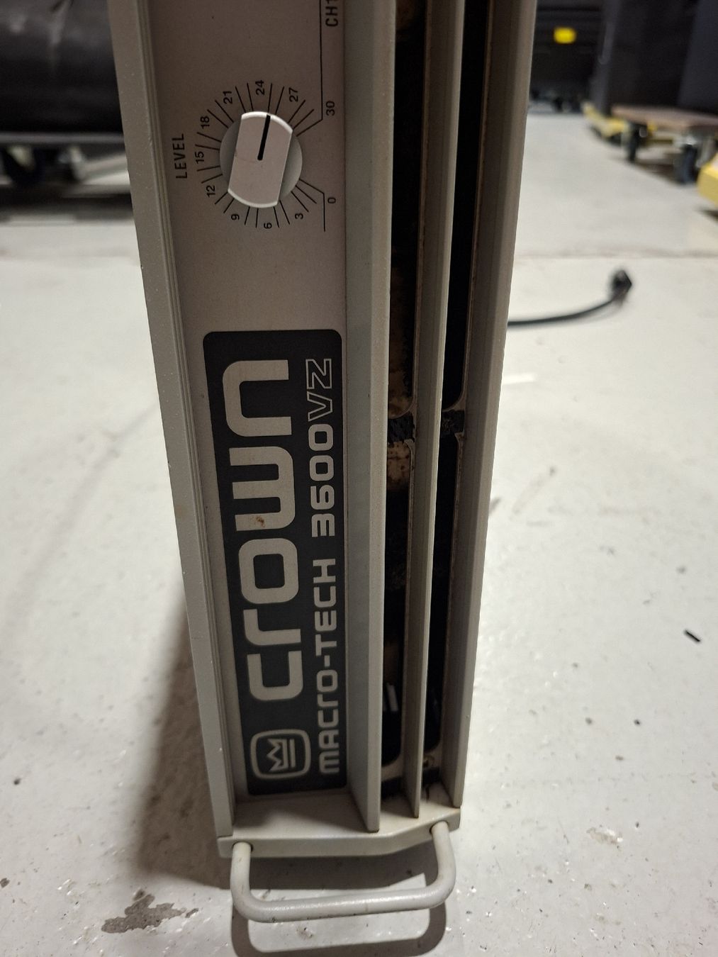 Amplificateurs: Crown MACRO-TECH 3600VZ Verstärker gebraucht – D'occasion à Chur par 80808080 1