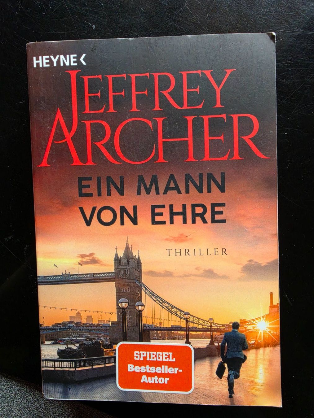 Libri: Jeffrey Archer Ein Mann von Ehre – Usato da Arosa venduto da horseracing