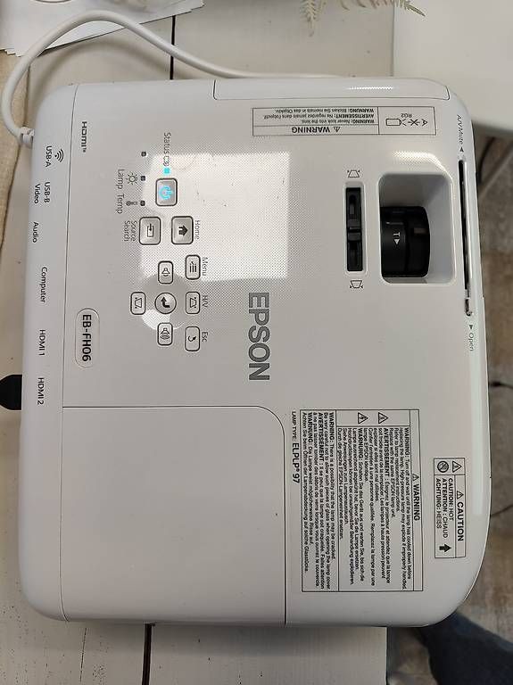 Proiettori: Neuwertiger Beamer EPSON EB-FH06 – Usato da Horw venduto da Daniela84
