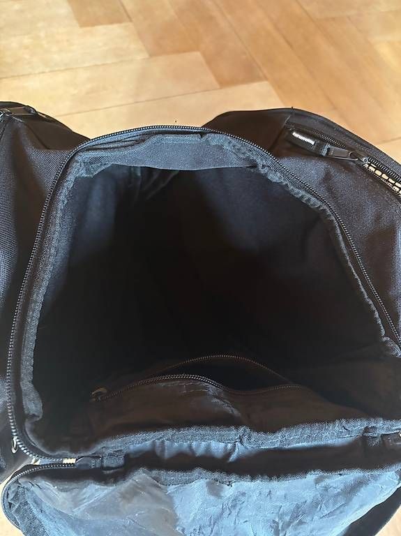 Rucksäcke: Eislauf Tasche/Rucksack schwarz gebraucht – Gebraucht aus Thun von Lupinmela 1