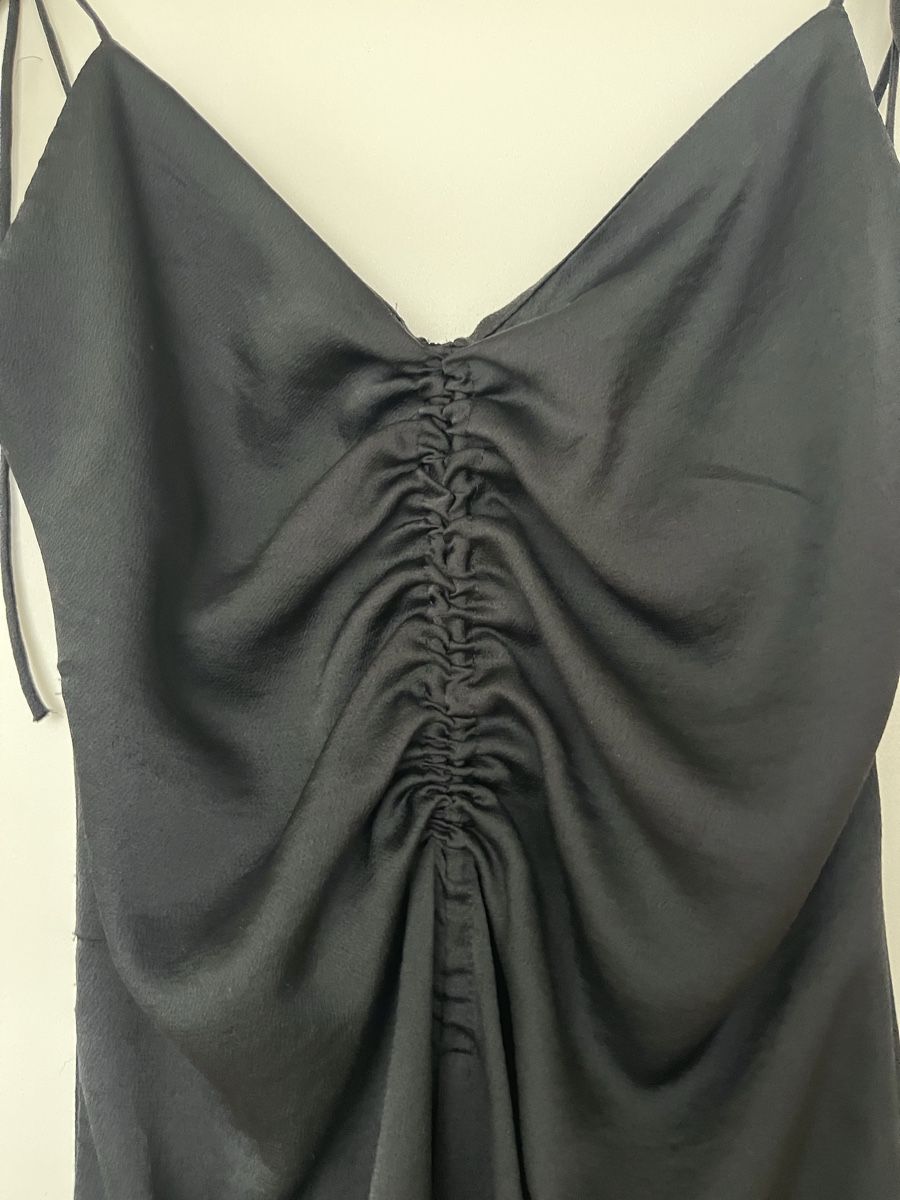Bershka Kleider: Robe noire nouée – Gebraucht aus Neuchâtel von Ariane_vn00 2