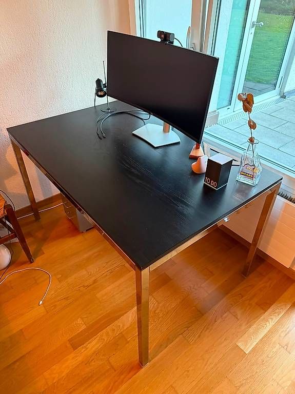 Tables: Tisch inox schwarz Holz  – D'occasion à Zürich par ben_5pkm