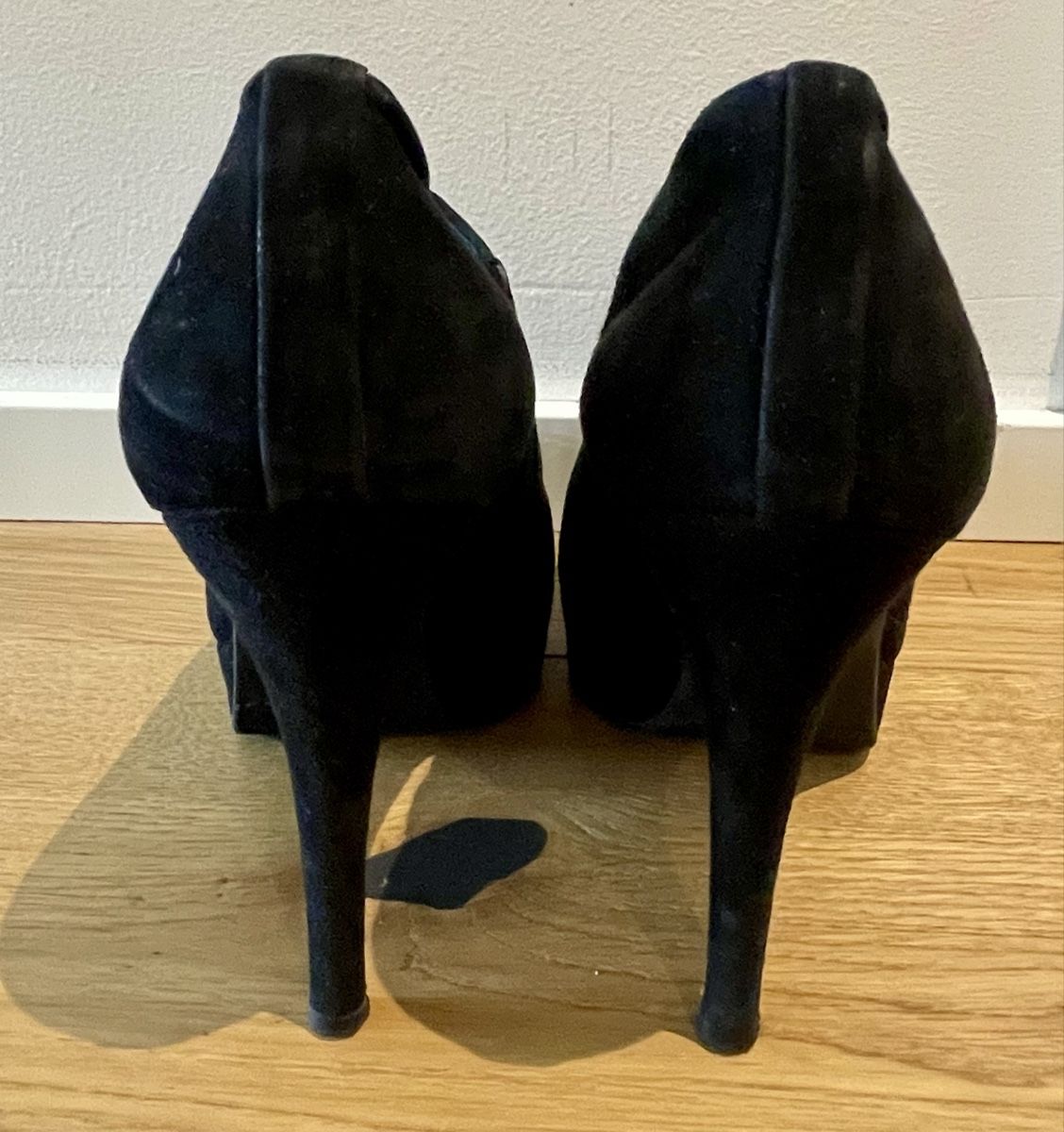 Stuart Weitzman Scarpe da donna: Stuart Weitzman Ancleboot Wildleder schwarz Gr. 37-38 – Usato da Zürich venduto da mar_9xc5 3