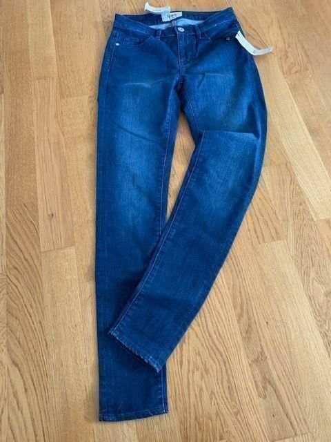 Jeans: Damen Jeans, Gr. 28 / 32 - Neu – Nuovo e nell'imballaggio originale da Beromünster venduto da msklef 1