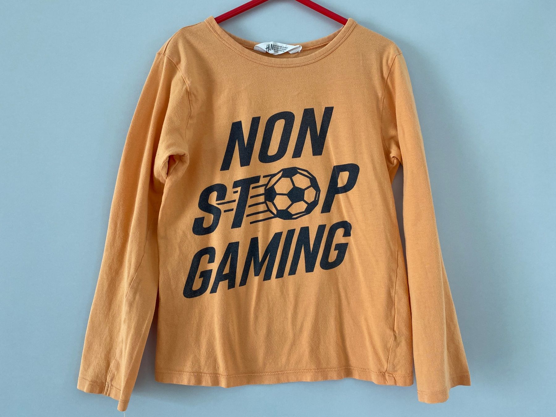 Hemden, T-Shirts & Polos: Jungen Langarmshirt Gr. 122/128 orange – Gebraucht aus Glattbrugg von riseca