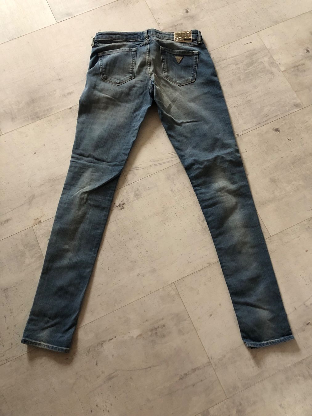 Guess Jeans: 3 Jeans Guess taille 28 US – Nuovo (secondo la descrizione) da Renan BE venduto da atila08 8