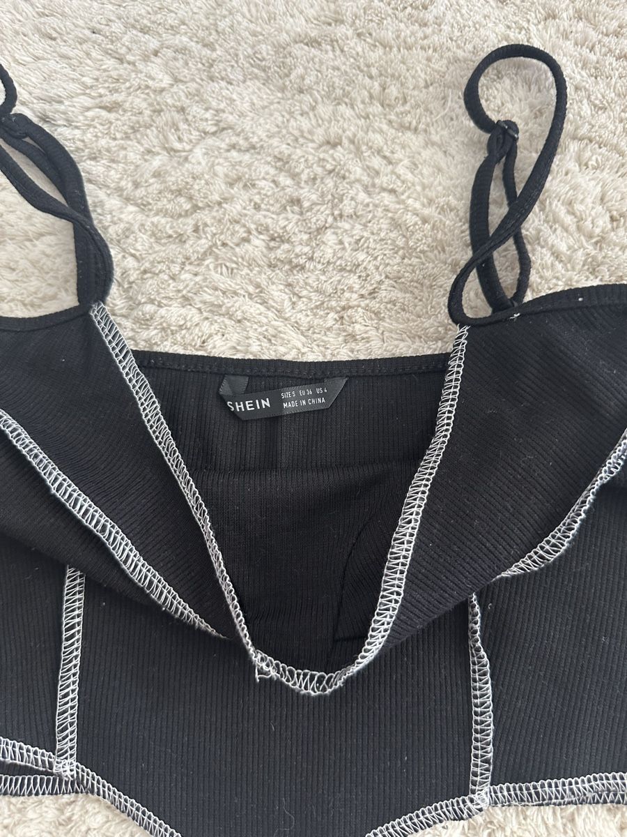 Shein Top: Top noir Shein coutures blanches - Taille XS/34 – Nuovo (secondo la descrizione) da Neuchâtel venduto da aliceguins 1