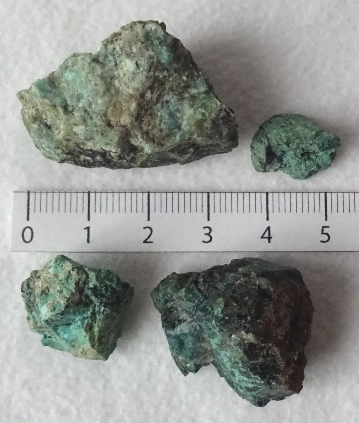 Minerali & Pietre curative: Chrysokoll Rohsteine – Usato da St.Gallen venduto da Paddington11 7