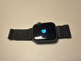 Apple Watch Series 5 – Space Grau mit 2 Armbändern & Ladekab