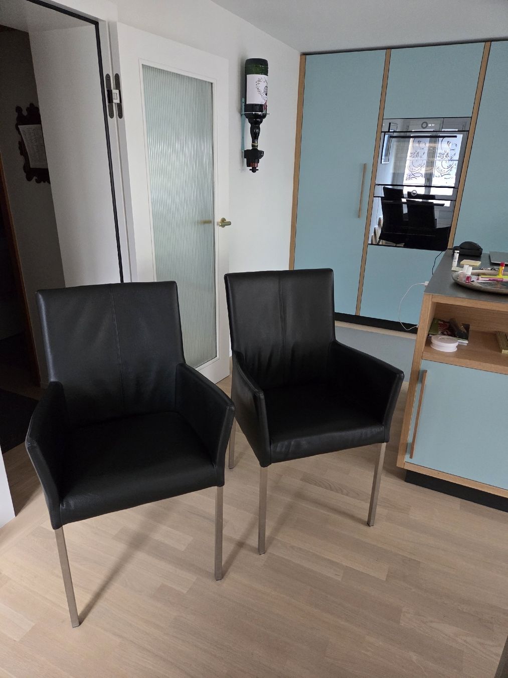 Pfister Stühle: 2 Lederstühle zu verkaufen – Gebraucht aus Appenzell von Entchen3 1