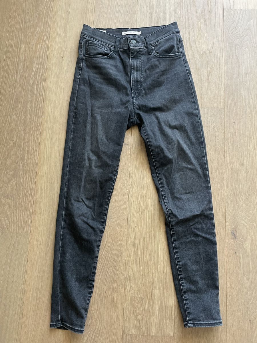 Levi's Jeans: Jeans Levis gris – Usato da Pully venduto da joe_qz7v