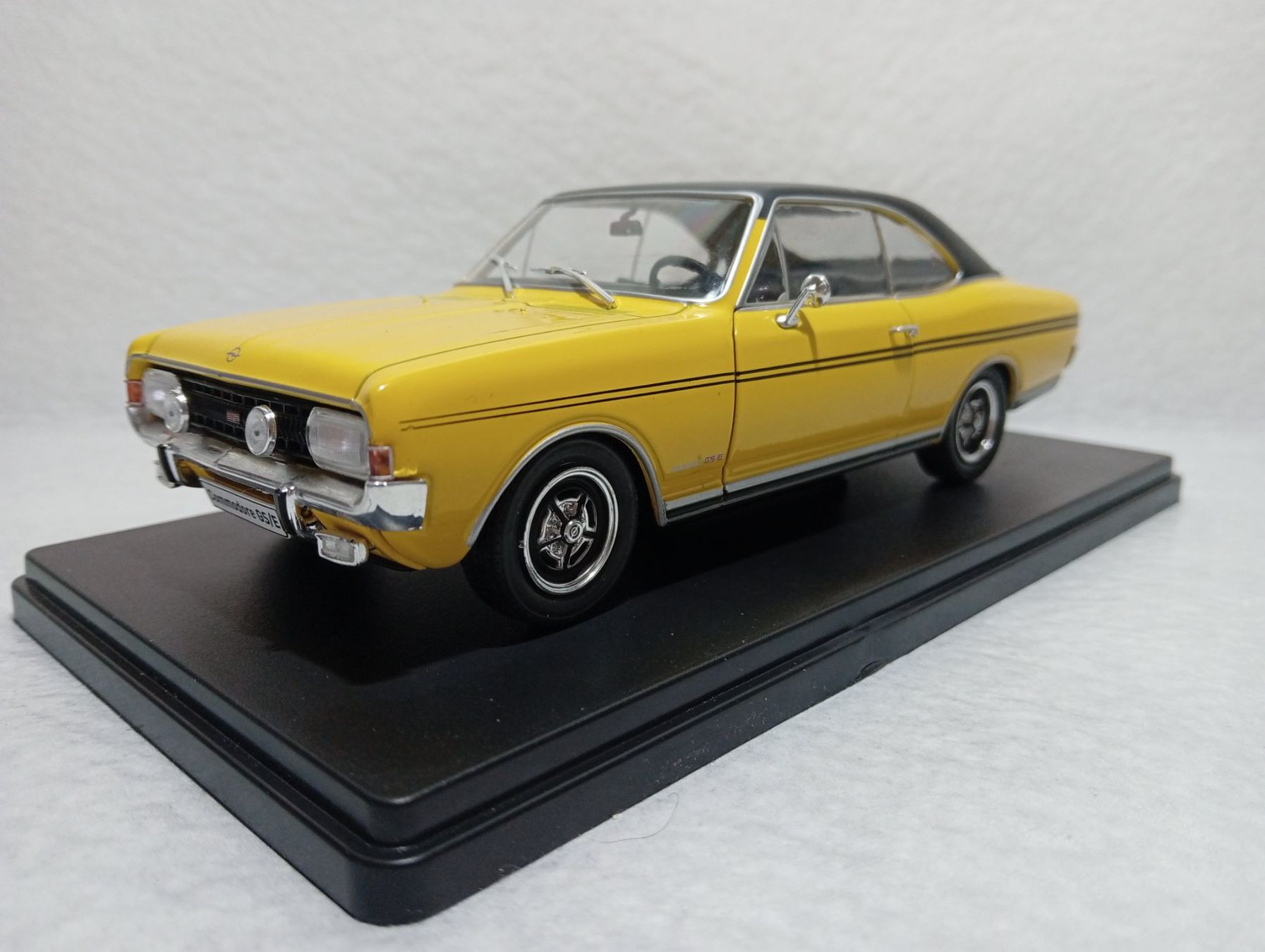 Opel Modellini d'auto: Opel Commodore A GS/E Coupe 1970 – Usato da Huttwil venduto da Secondtrain